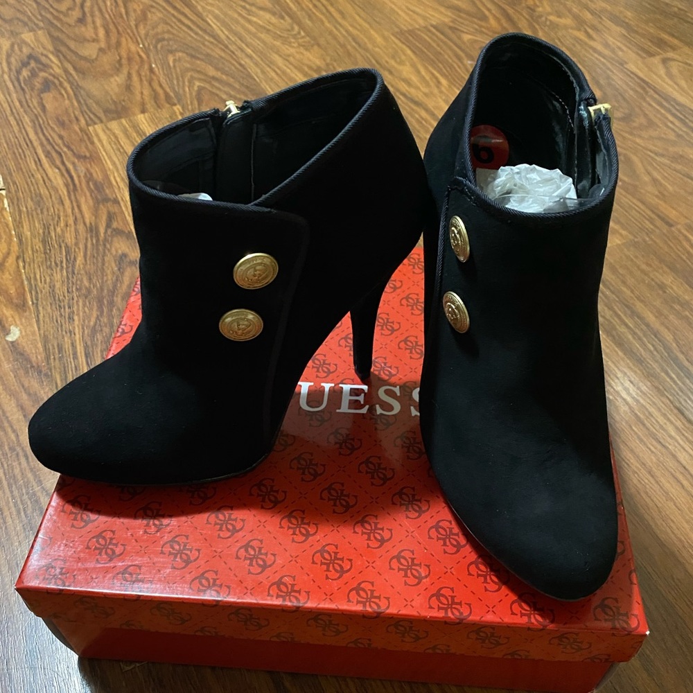 GUESS BELLE-M BLACK SUEDE BOOTIE SIZE 6 (NEW)